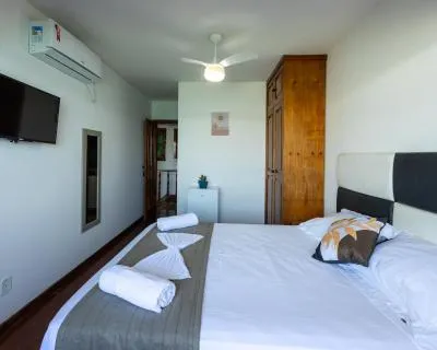 Quarto com Cama Queen-size e Vista do Mar