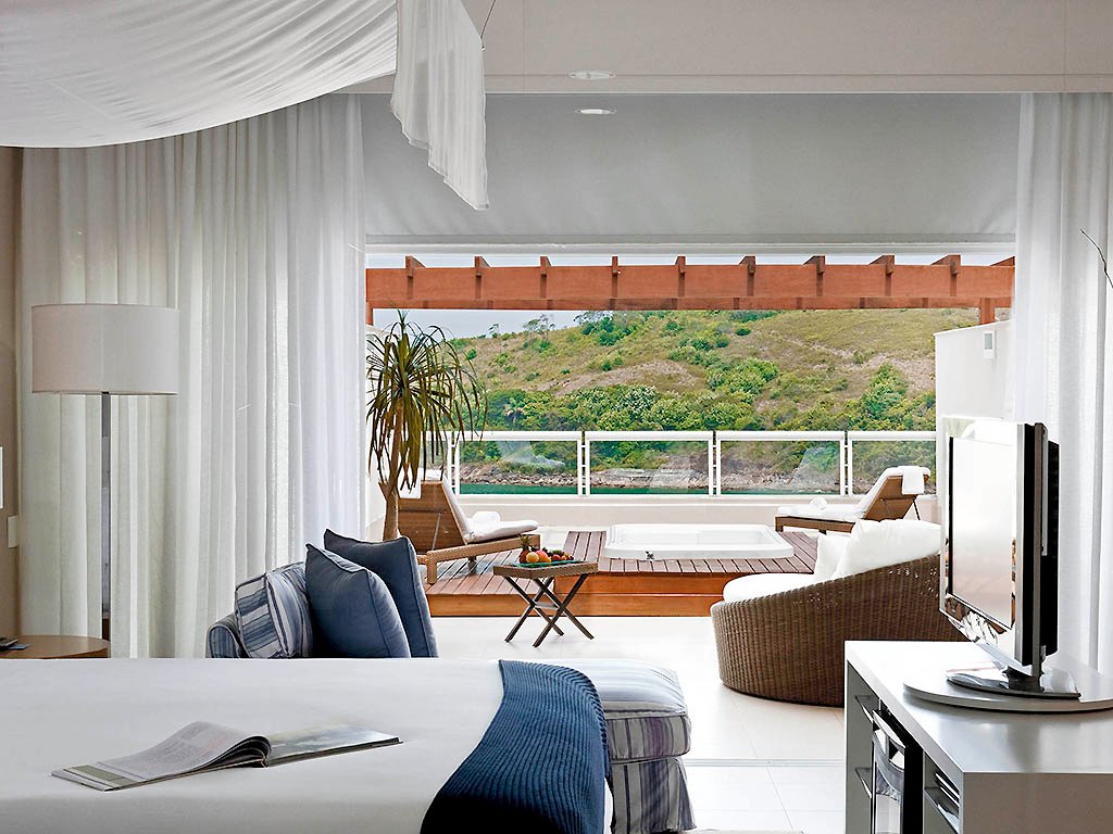 Suite Mar 01 cama King Size, Vista Mar, Terraço com Banheira de Imersão Externa, WIFI.