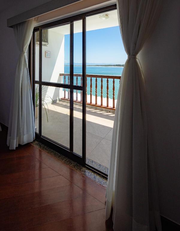 Quarto Deluxe com Varanda e Vista do Mar — foto 7