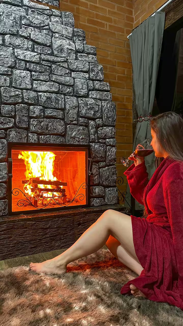 Chalé Som das Águas com Banheira de hidromassagem, Lareira interna, Ar-condicionado, Wi-Fi e TV — foto 4