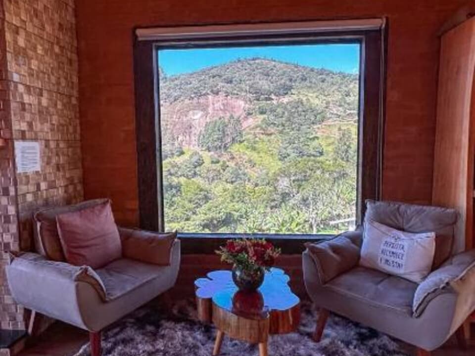 Chalet Araucária con bañera de hidromasaje, chimenea interior, aire acondicionado, Wi-Fi y TV. — foto 17